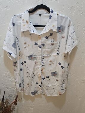 Casual White Floral Button-Up Blouse with Blue & Tan Print